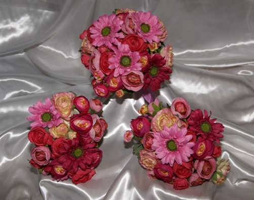 Hot Pink Gerbera & Ranunculi Brides posy | Anniebrook